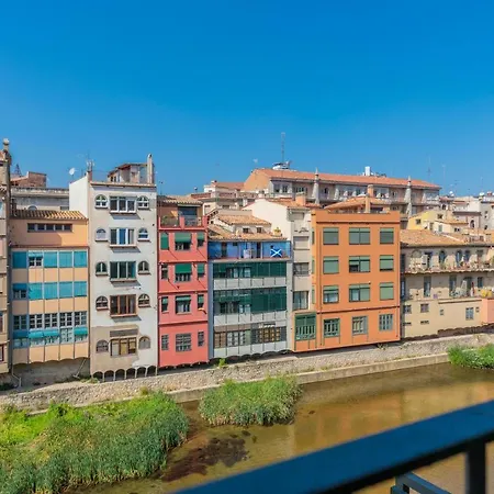 Flateli Rambla 5 3-1 * Жирона